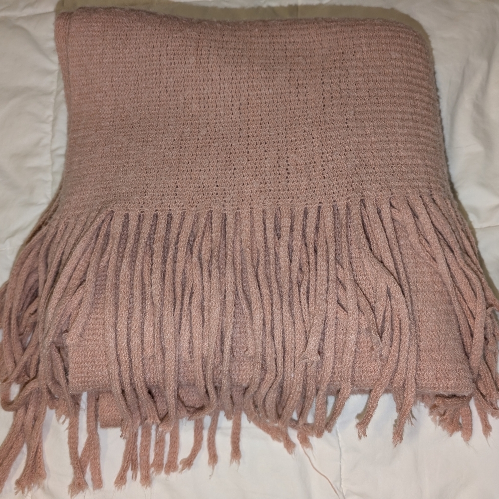 🧶 🩷 Blush Wide & Long Soft Sweater Knit Scarf w/ Tassles by LC Lauren Conrad - Picture 3 of 5